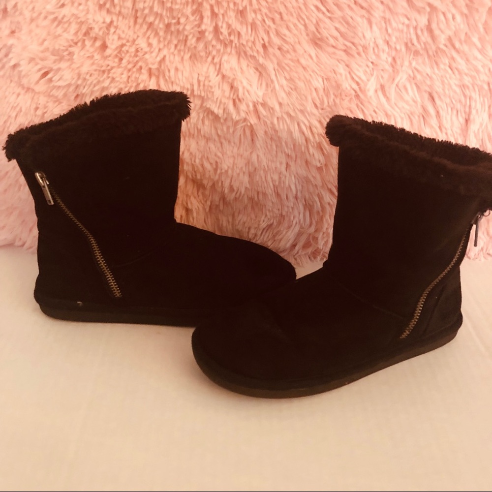 Black Eskimo boots by AirWalk